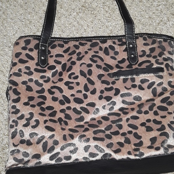 A purse - Picture 2 of 2